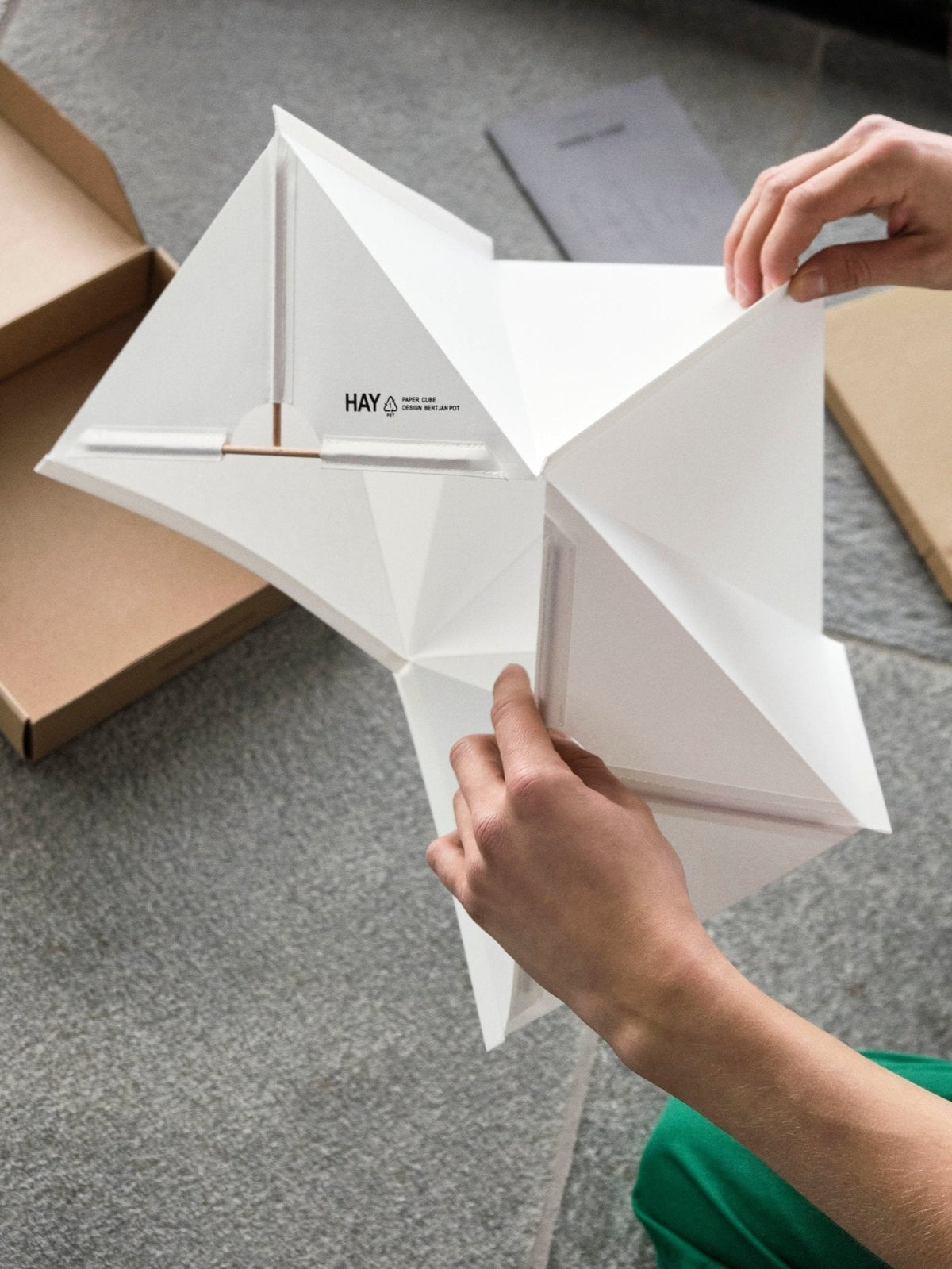 HAY Paper Cube pöytävalaisin - Laatukaluste