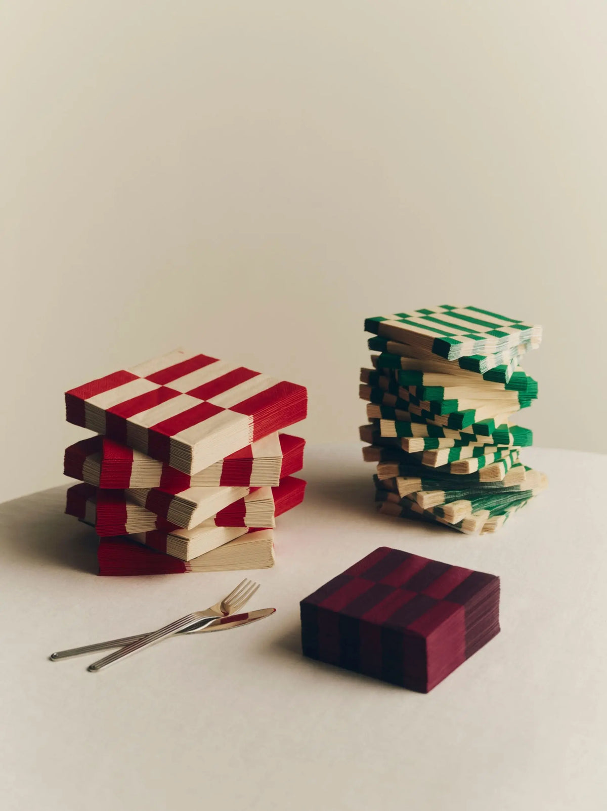 HAY Pattern servetit 40x40 burgundi-viininpunainen HAY