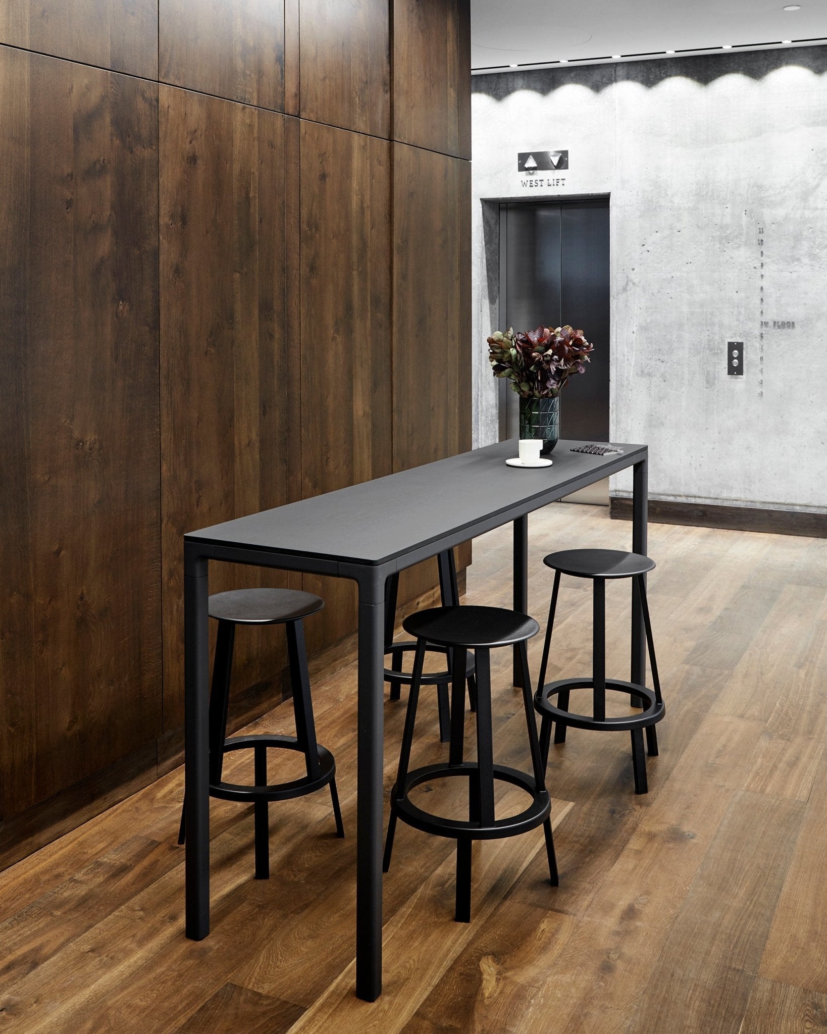 HAY Revolver baarituoli 65cm musta - Laatukaluste