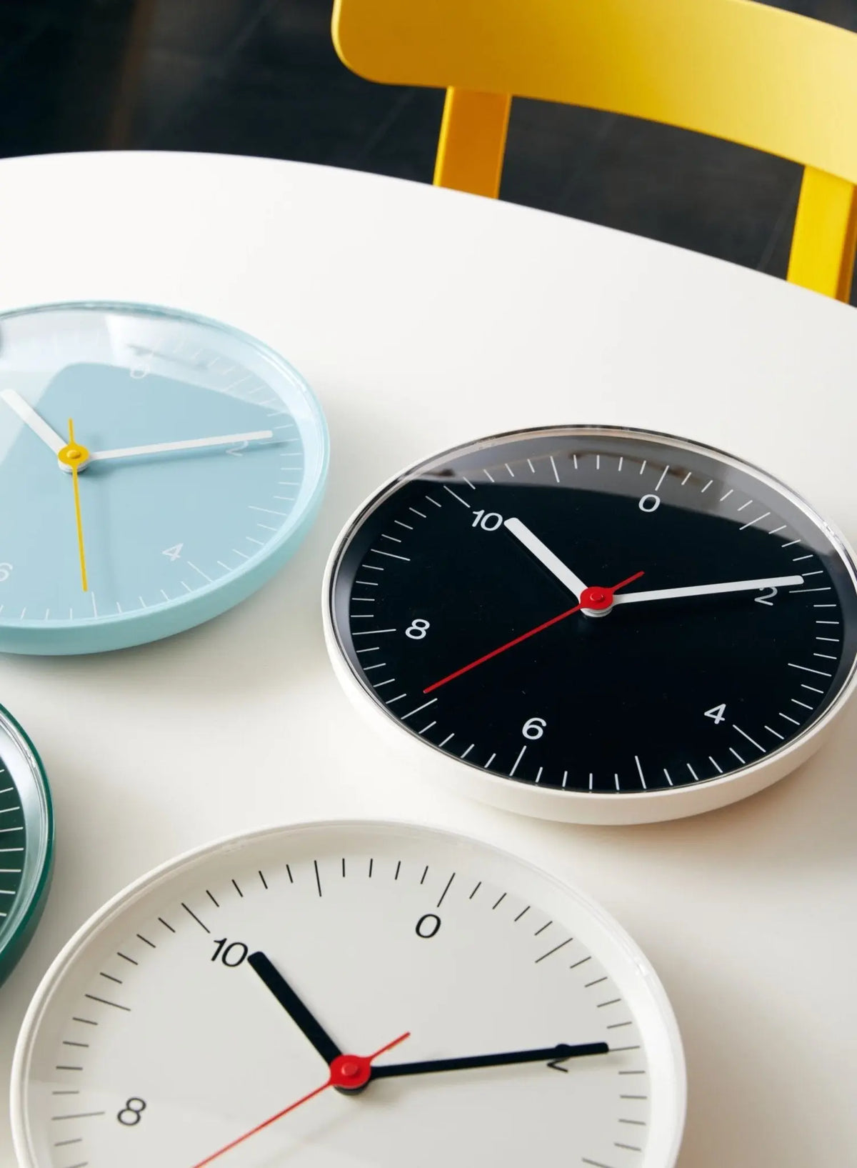 HAY Seinäkello musta - Laatukaluste