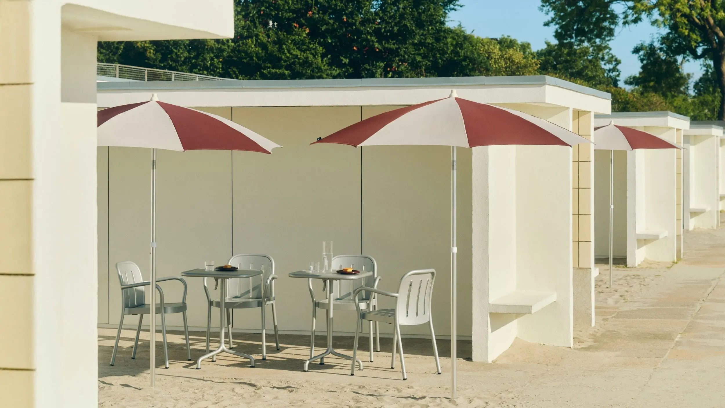 HAY Terrazza Octagon aurinkovarjo luonnonvalkoinen/burgundi HAY