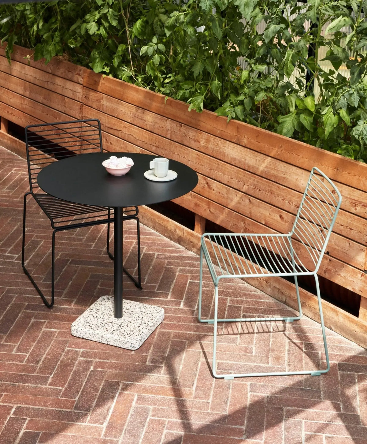 HAY Terrazzo pyöreä pöytä harmaa/antrasiitti - Laatukaluste