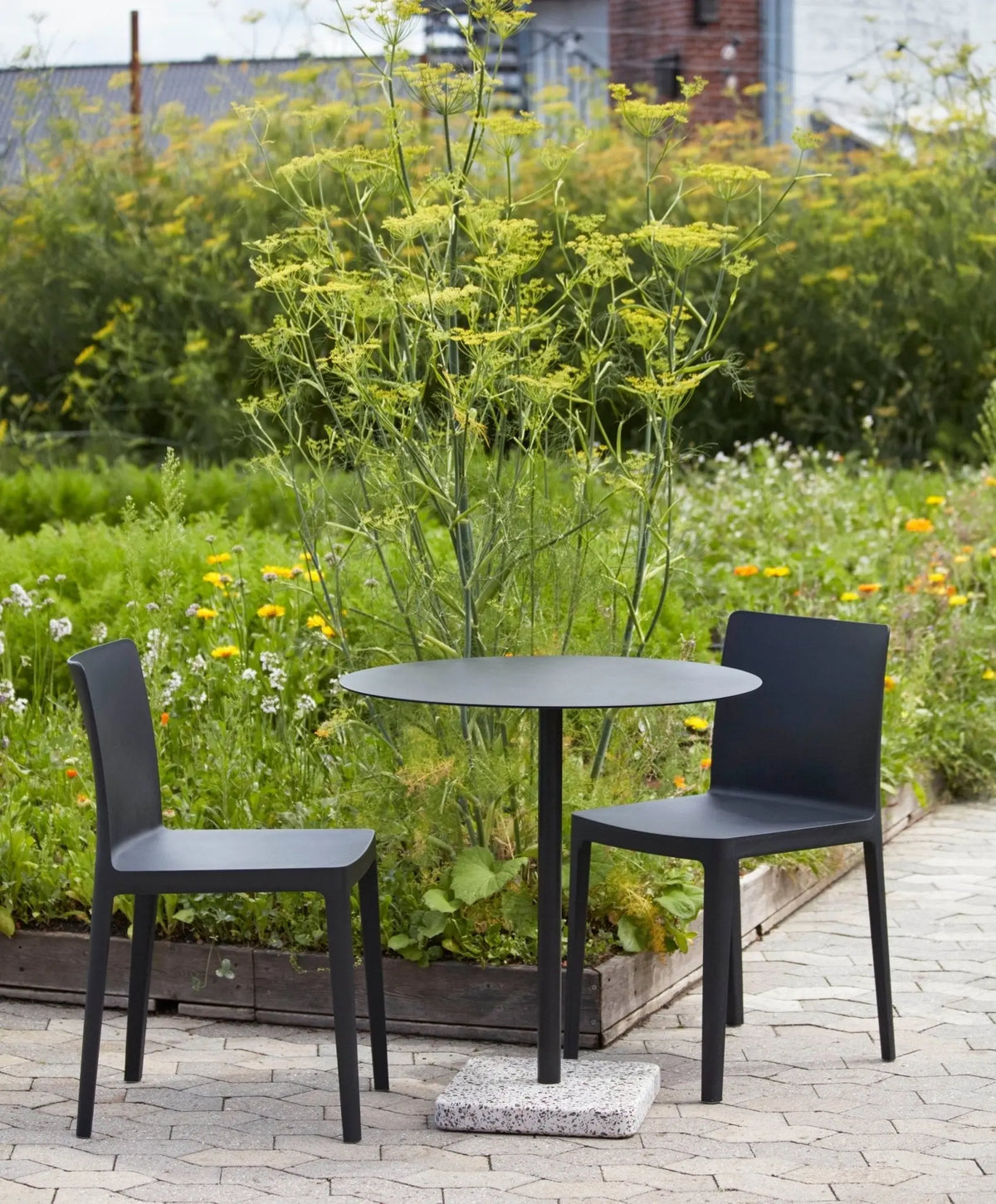 HAY Terrazzo pyöreä pöytä harmaa/antrasiitti - Laatukaluste