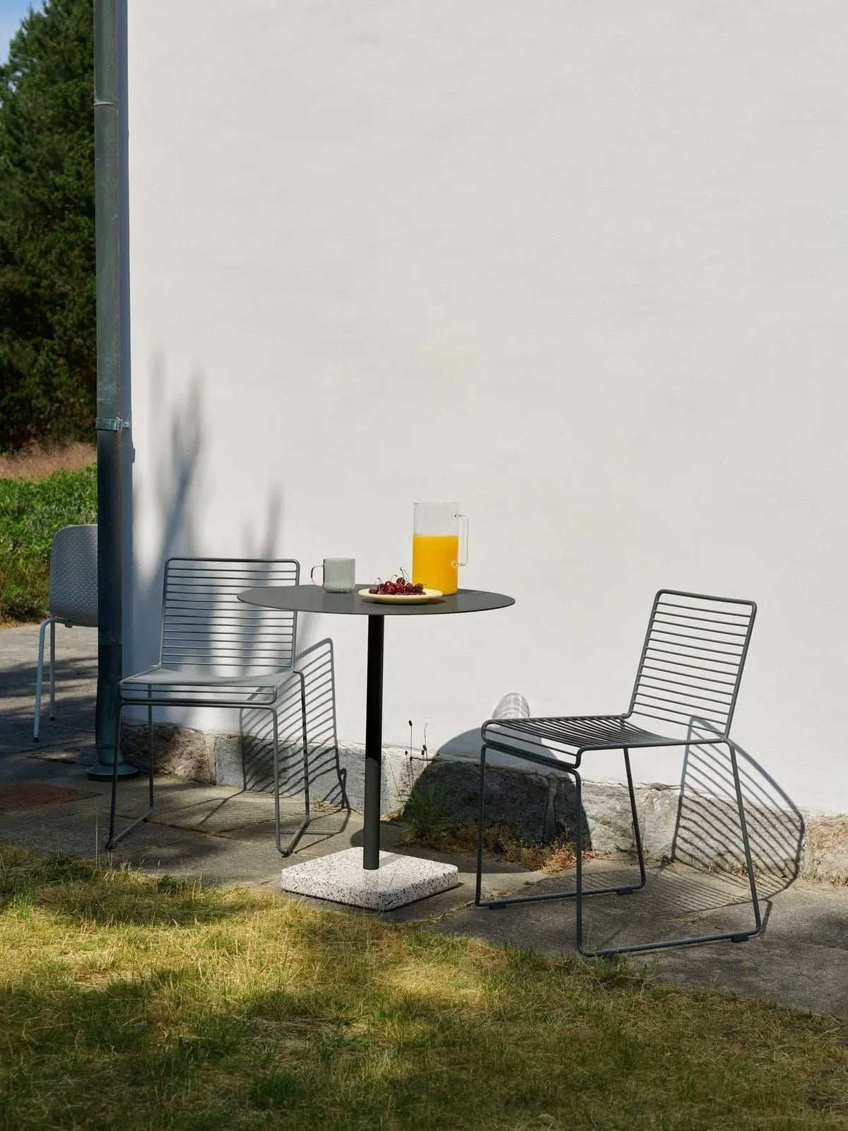 HAY Terrazzo pyöreä pöytä harmaa/antrasiitti - Laatukaluste