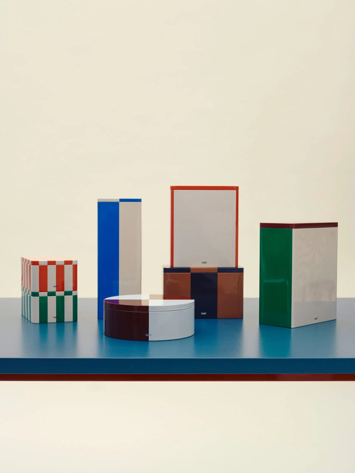 HAY Tin M purkki ruskea-yönsininen HAY