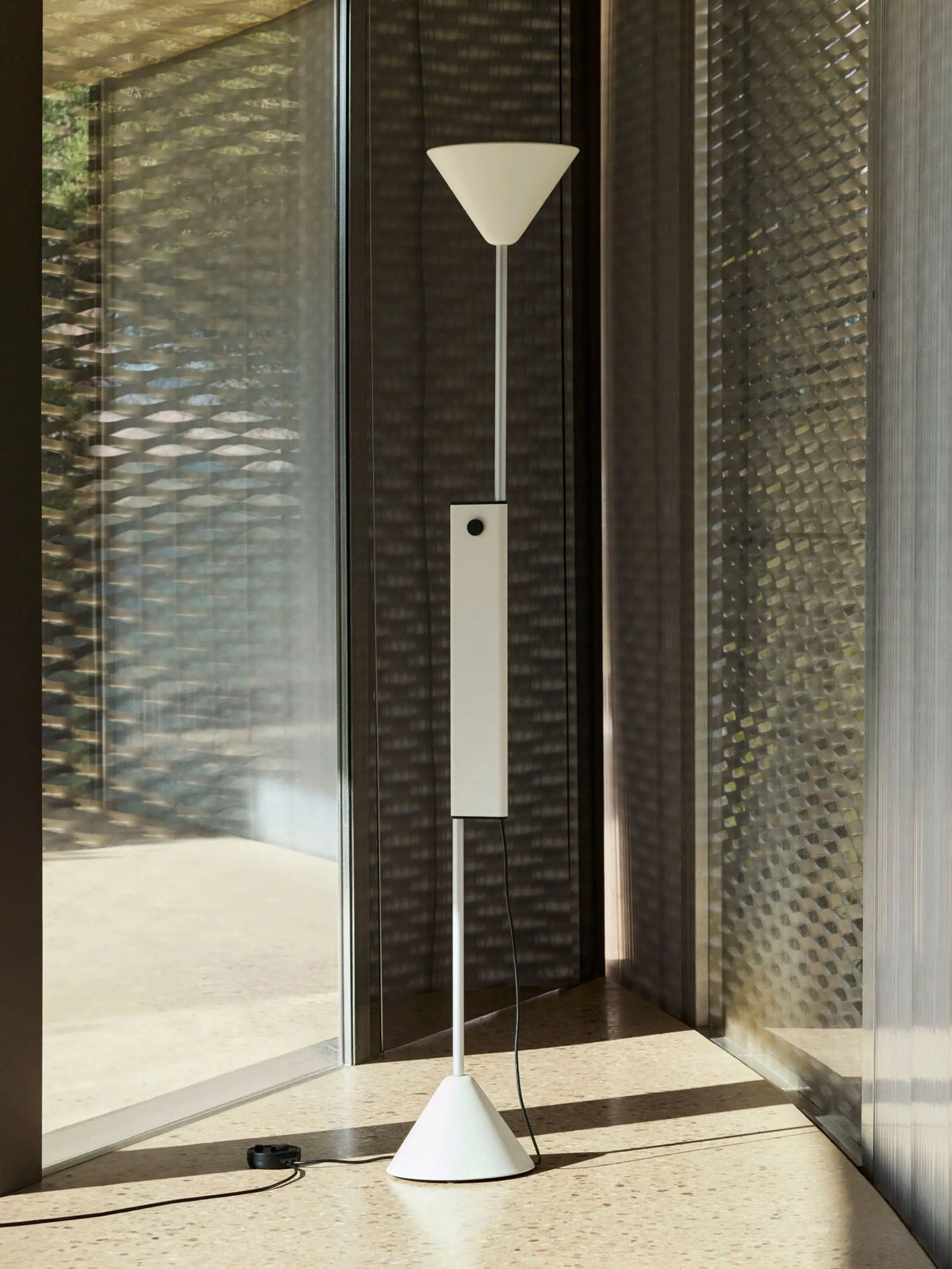 HAY Twist lattiavalaisin kermanvalkoinen Laatukaluste