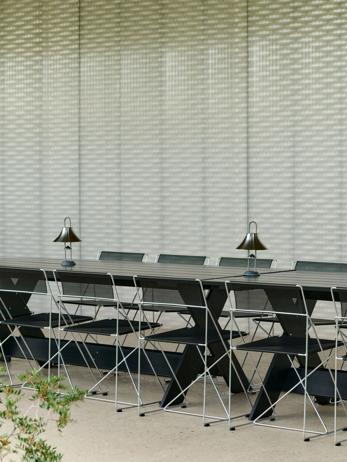 HAY X-Line Outdoor tuoli musta/galvanoitu HAY