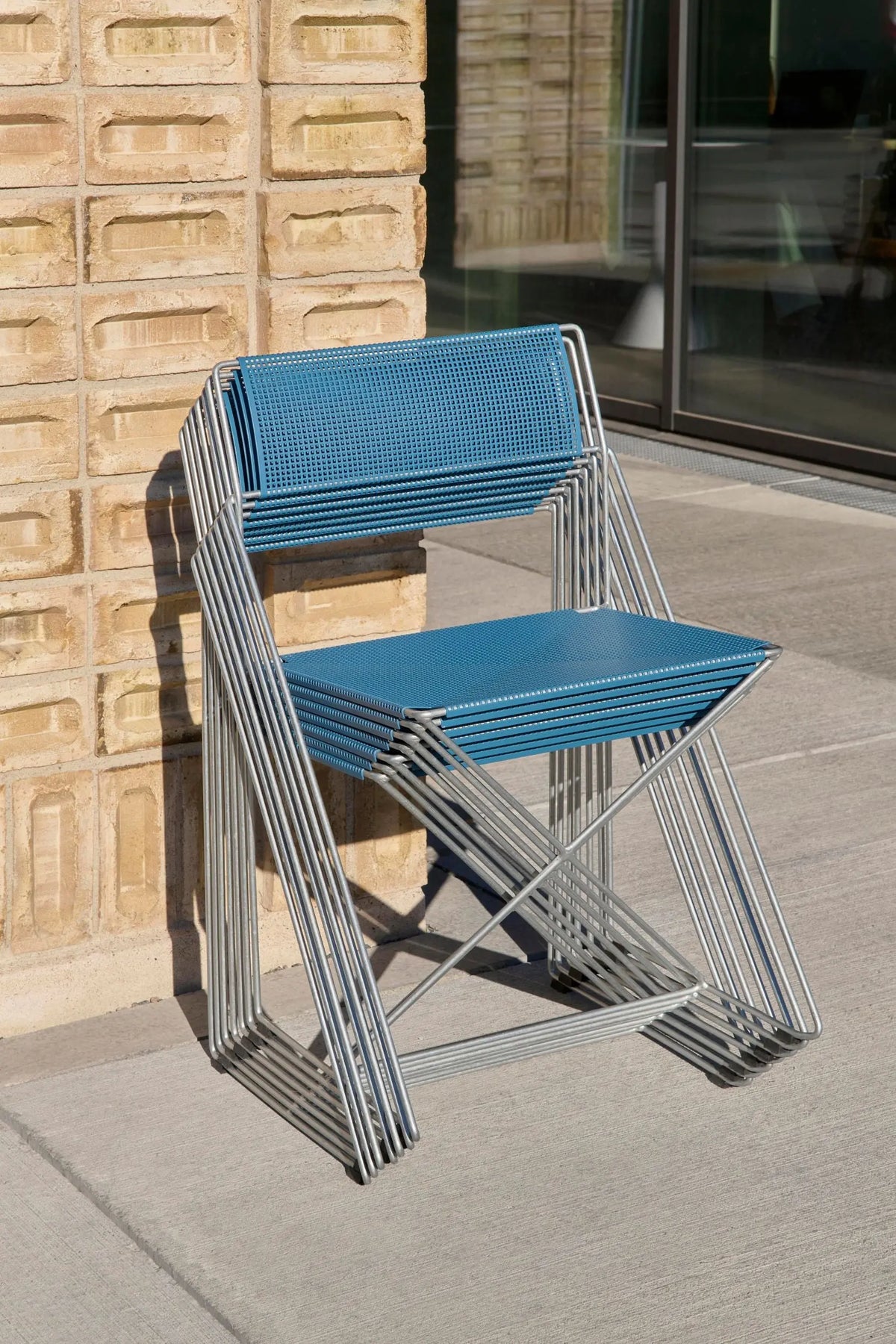 HAY X-Line Outdoor tuoli sininen/galvanoitu HAY