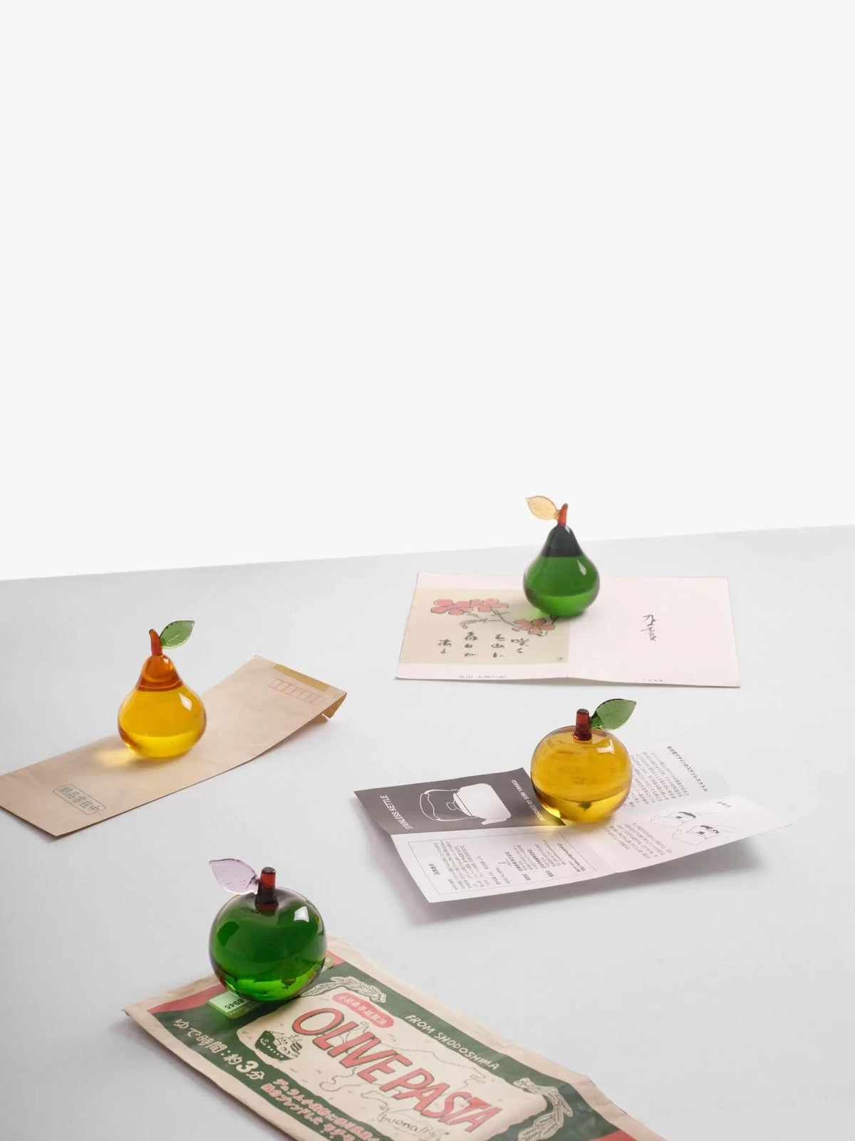 Ichendorf Milano Fruits and Flowers paperipaino omena meripihka Ichendorf Milano