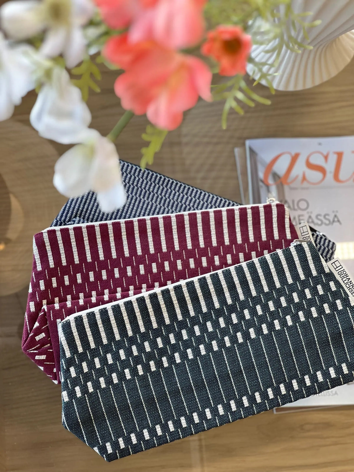 Johanna Gullichsen Helios kosmetiikkalaukku M tummanvihreä Johanna Gullichsen