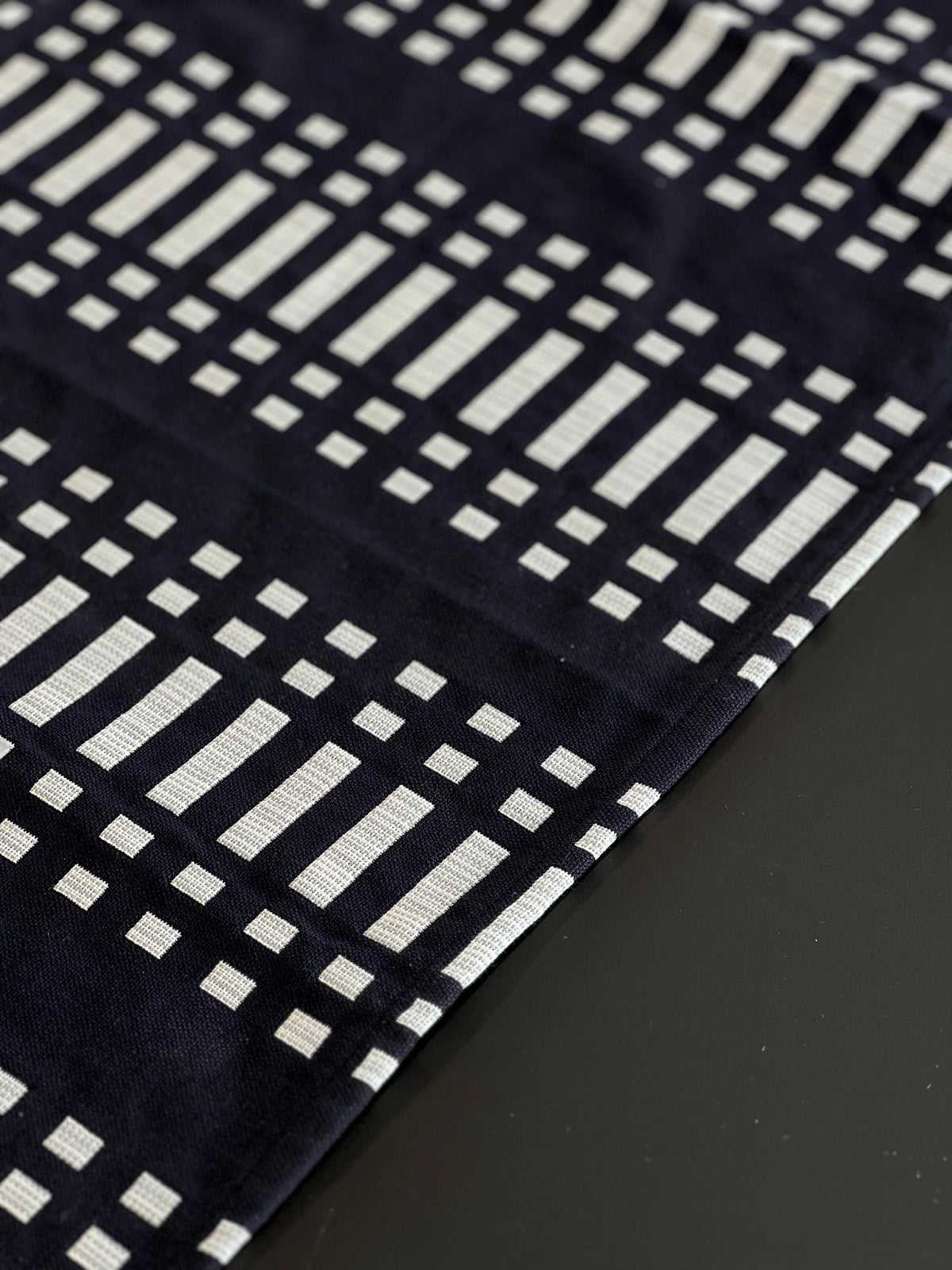 Johanna Gullichsen Nereus kaitaliina musta Johanna Gullichsen