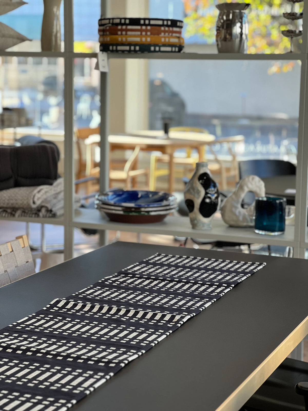 Johanna Gullichsen Nereus kaitaliina musta Johanna Gullichsen