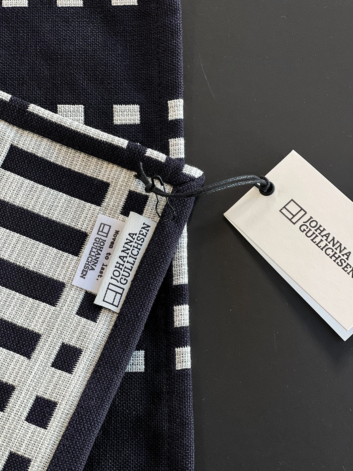 Johanna Gullichsen Nereus kaitaliina musta Johanna Gullichsen