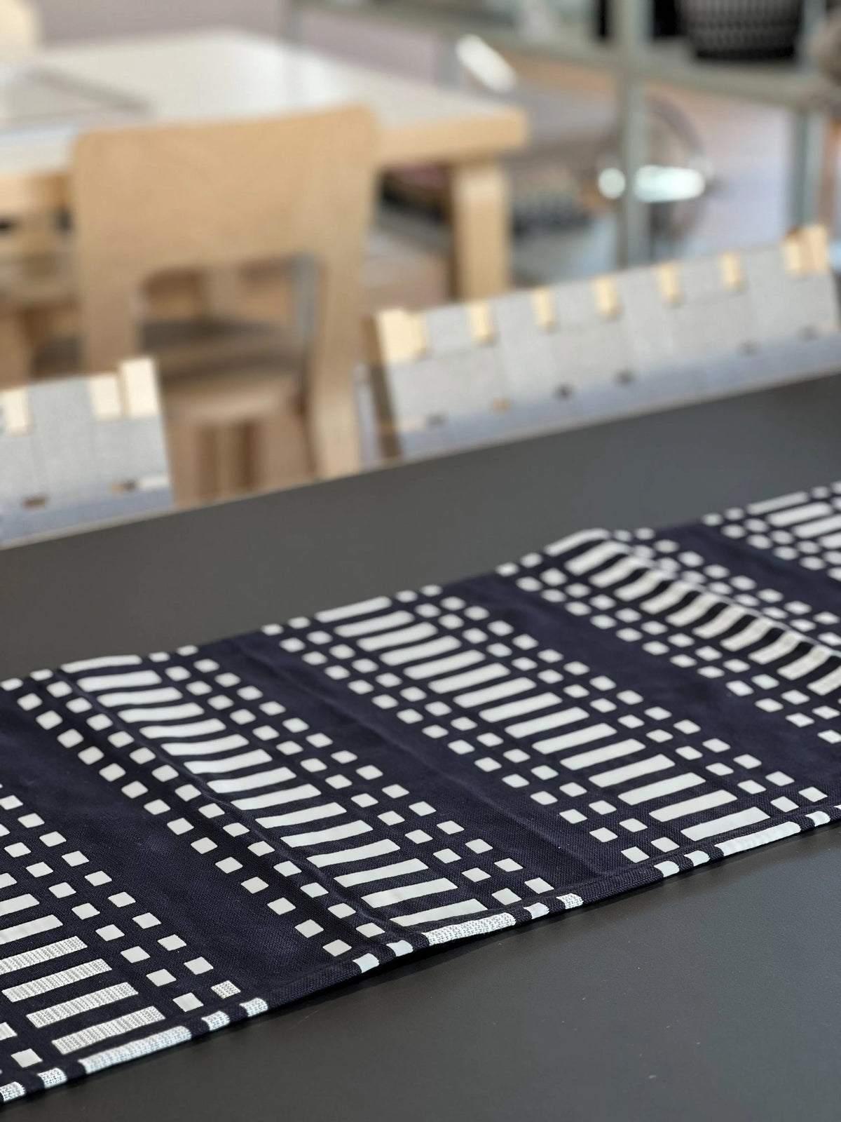 Johanna Gullichsen Nereus kaitaliina musta Johanna Gullichsen