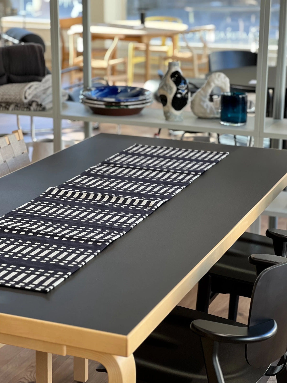 Johanna Gullichsen Nereus kaitaliina musta Johanna Gullichsen