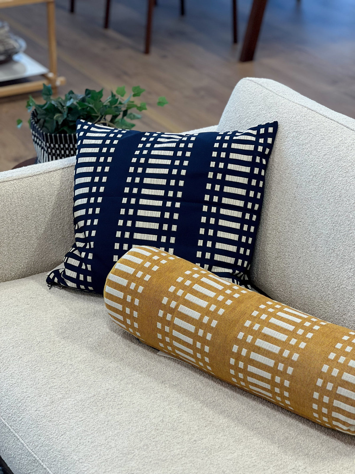 Johanna Gullichsen Nereus putkityyny okra Johanna Gullichsen