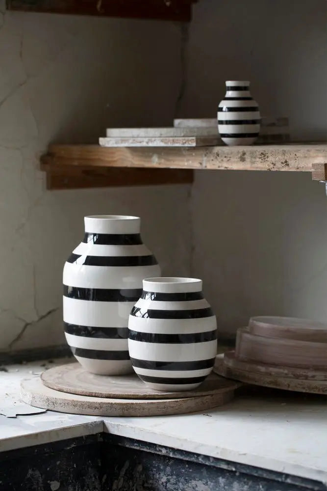 Kähler Omaggio Vaasi iso musta - Laatukaluste