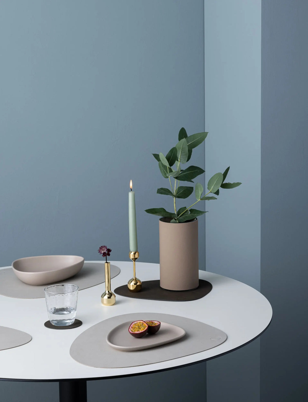 Lind DNA Curve L pöytätabletti osterinvalkoinen Lind DNA