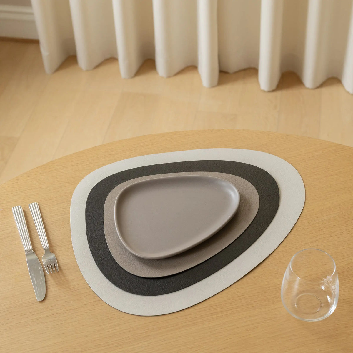 Lind DNA Curve L pöytätabletti osterinvalkoinen Lind DNA