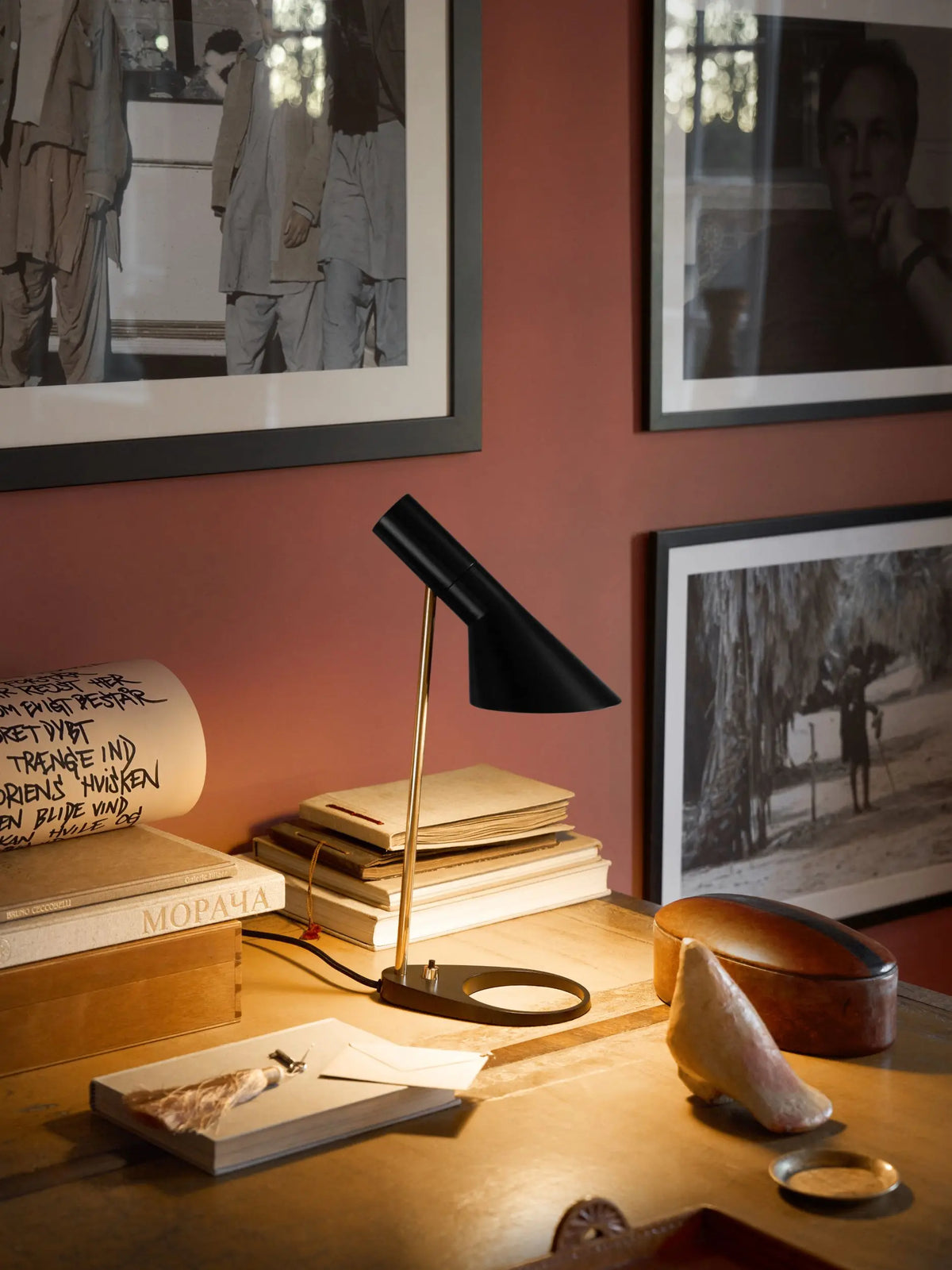 Louis Poulsen AJ Mini pöytävalaisin musta/messinki Louis Poulsen