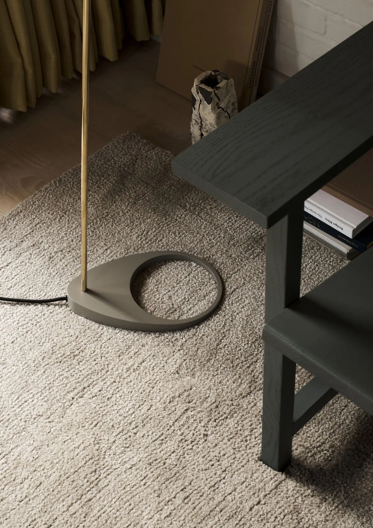 Louis Poulsen AJ lattiavalaisin lämmin harmaa/messinki Louis Poulsen