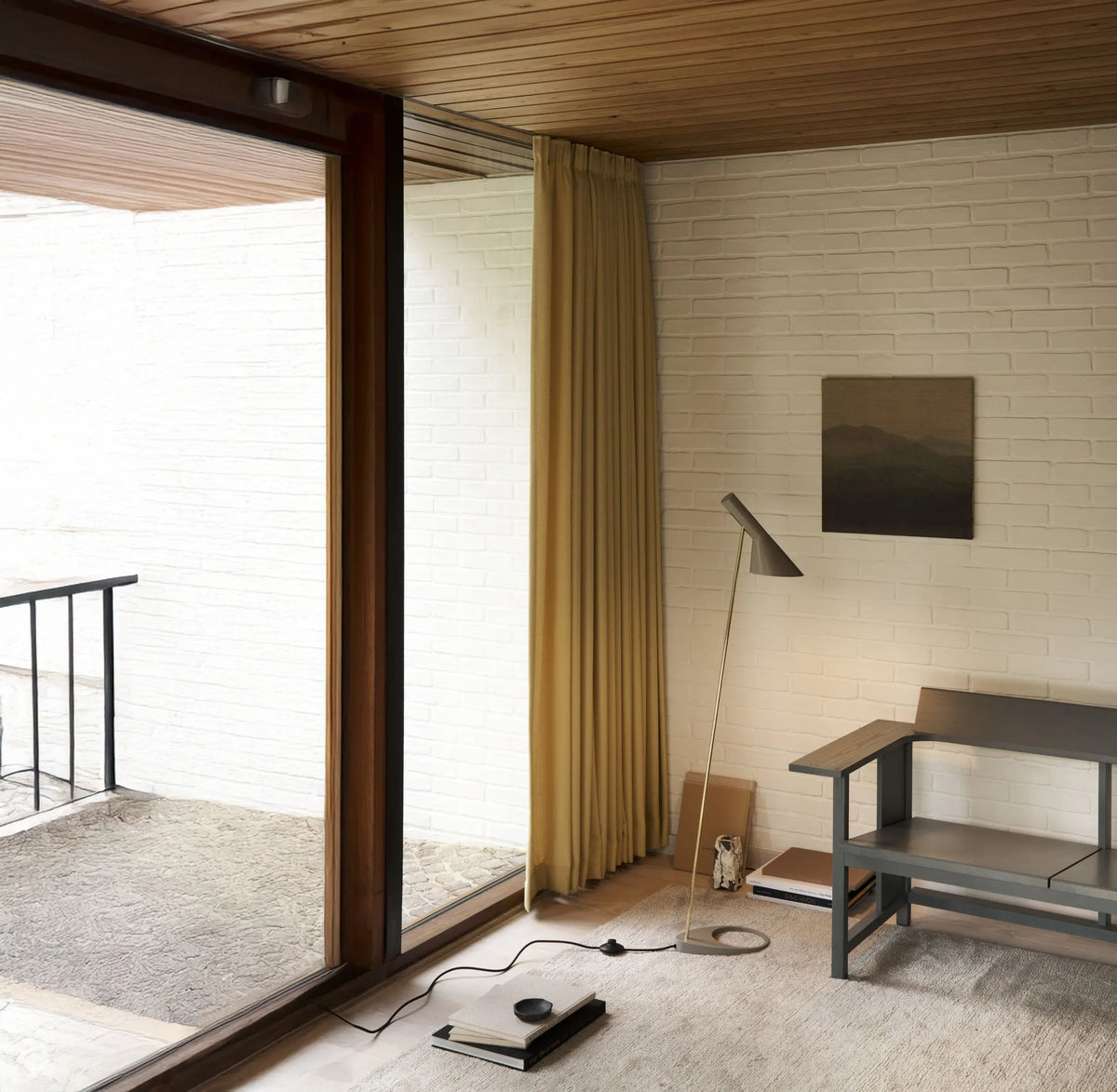 Louis Poulsen AJ lattiavalaisin lämmin harmaa/messinki Louis Poulsen