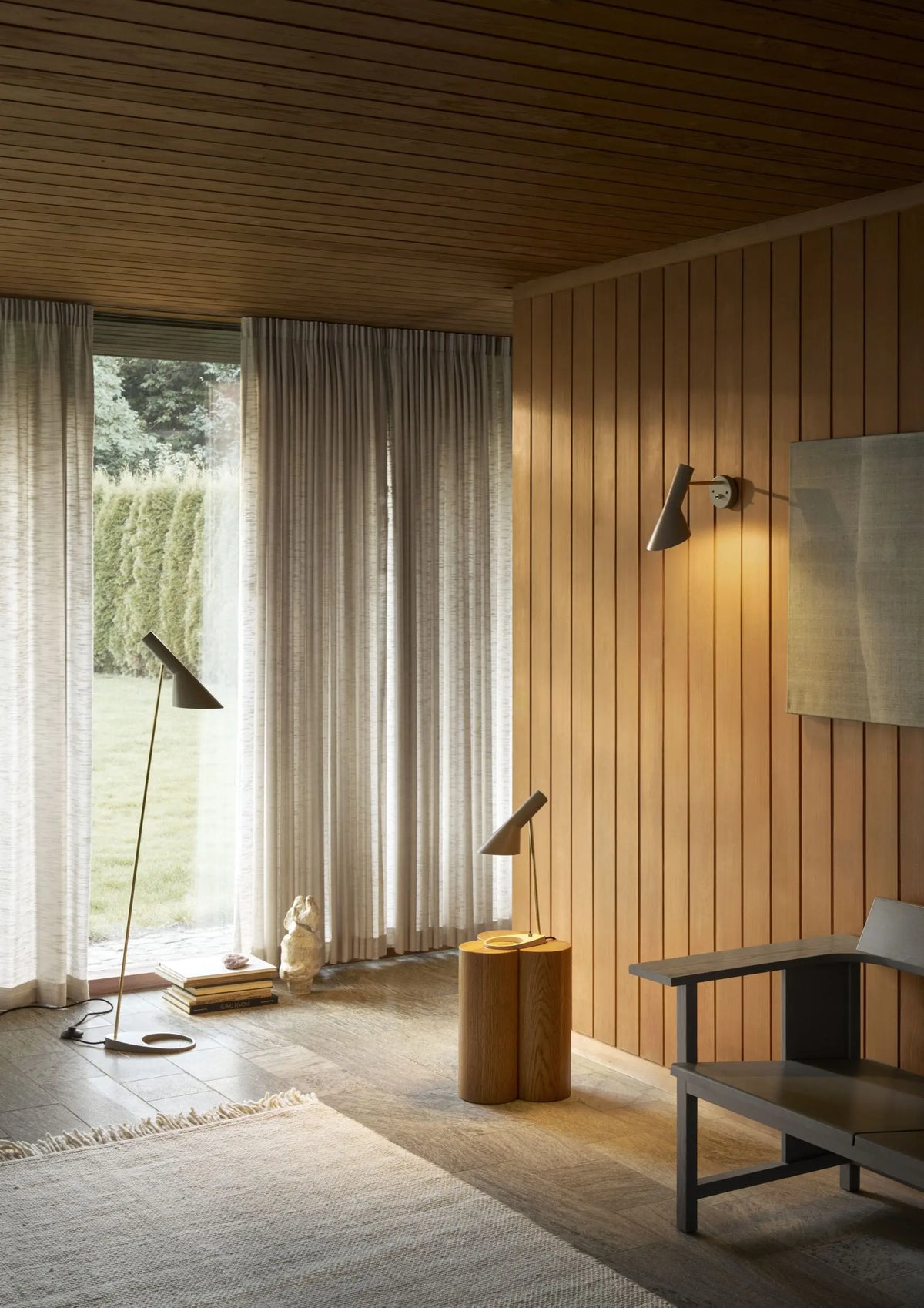 Louis Poulsen AJ lattiavalaisin lämmin harmaa/messinki Louis Poulsen