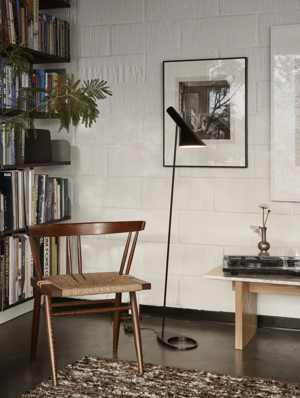 Louis Poulsen AJ lattiavalaisin musta Louis Poulsen