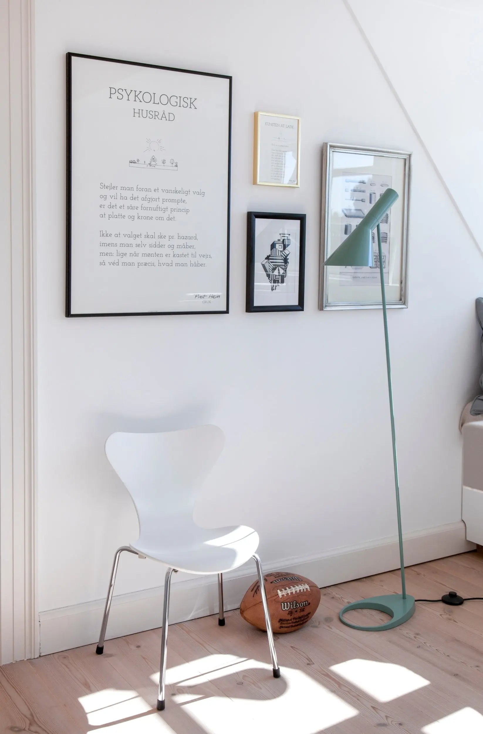 Louis Poulsen AJ lattiavalaisin vaalea petrooli Louis Poulsen