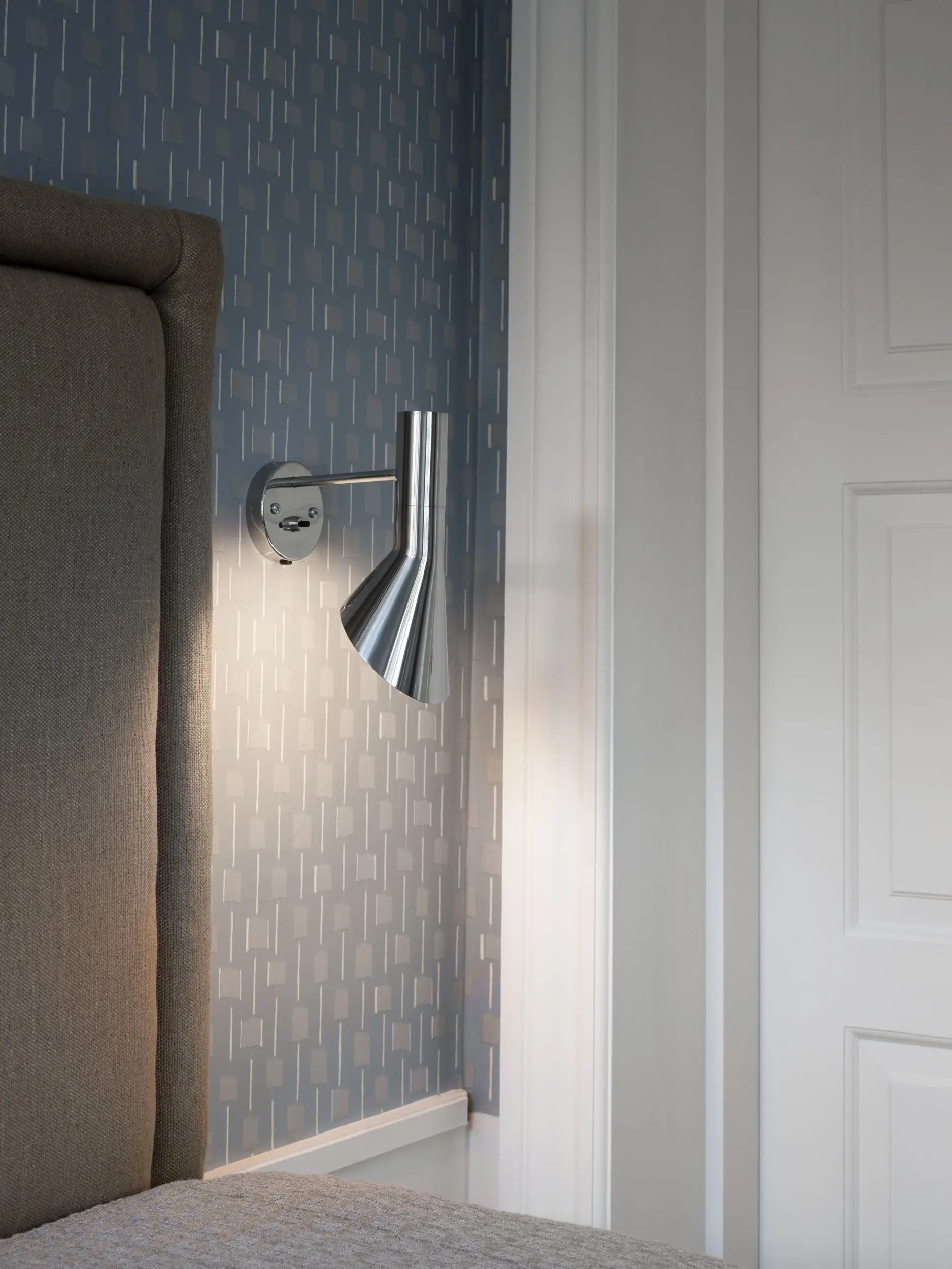 Louis Poulsen AJ seinävalaisin ruostumaton teräs Louis Poulsen