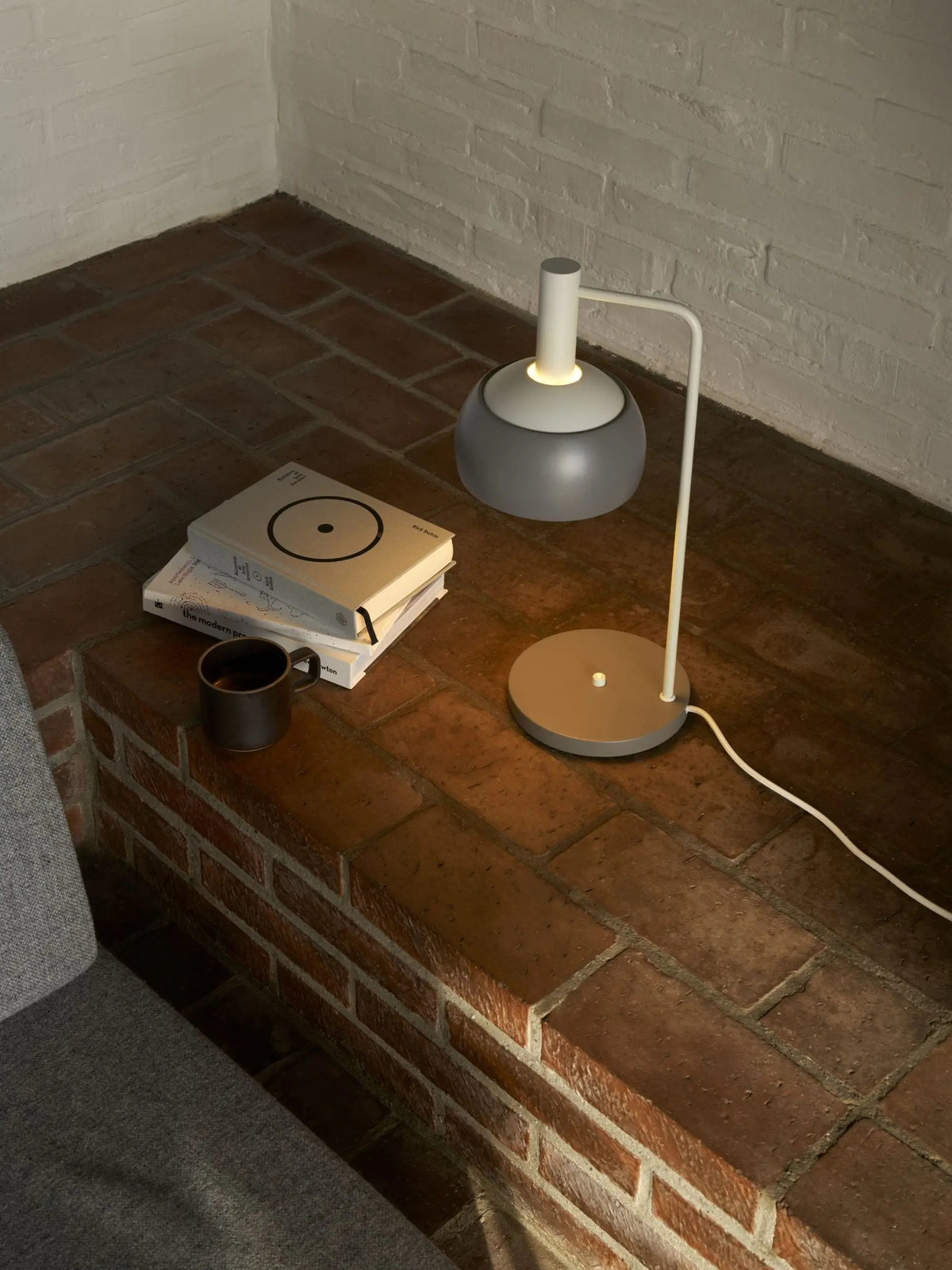 Louis Poulsen FJ Elements pöytävalaisin harmaa Louis Poulsen