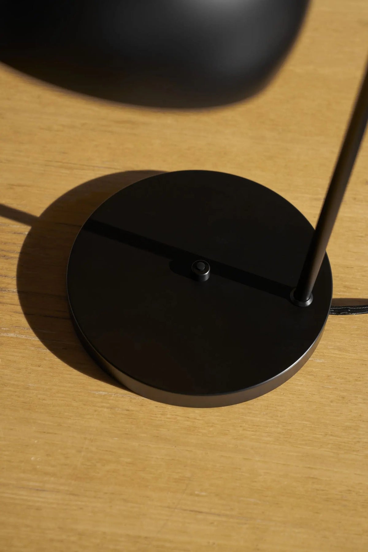 Louis Poulsen FJ Elements pöytävalaisin musta Louis Poulsen