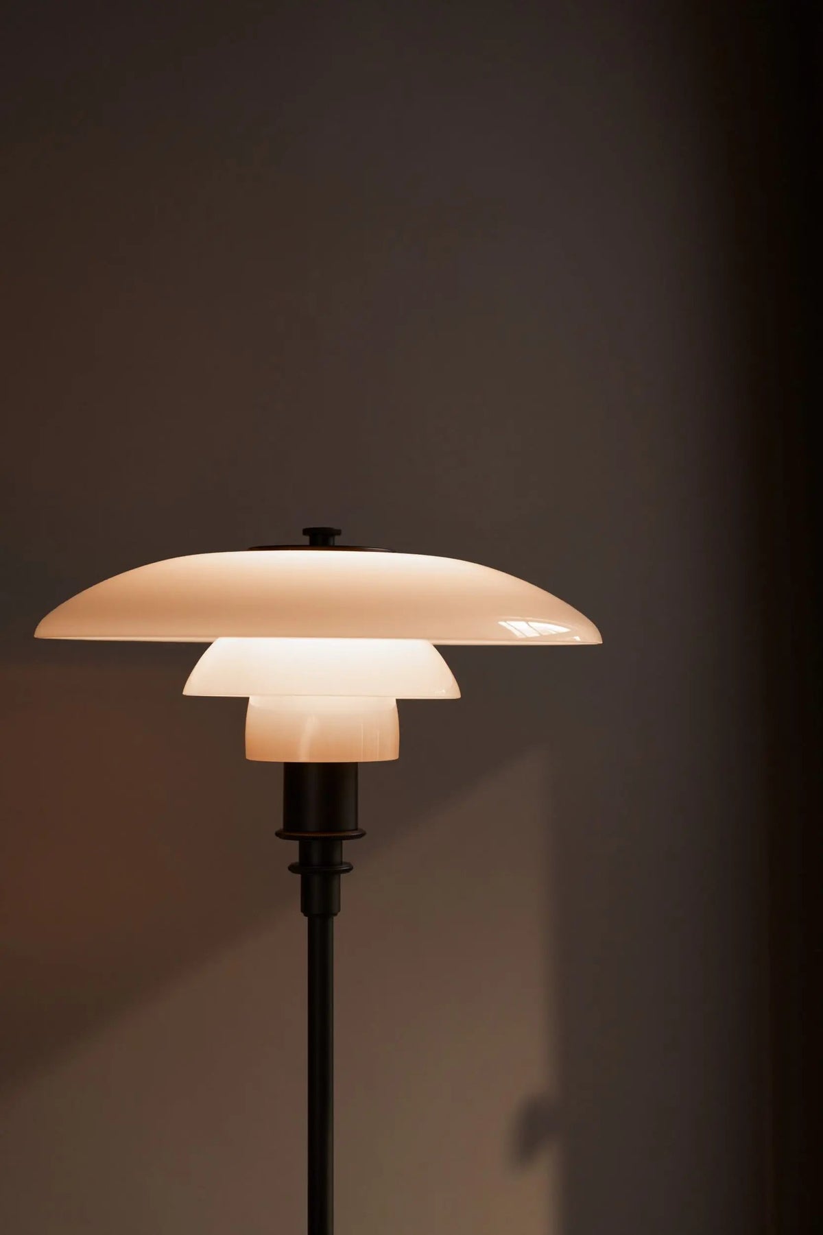 Louis Poulsen PH 3/2 Limited Edition 2025 pöytävalaisin terrakotta Louis Poulsen