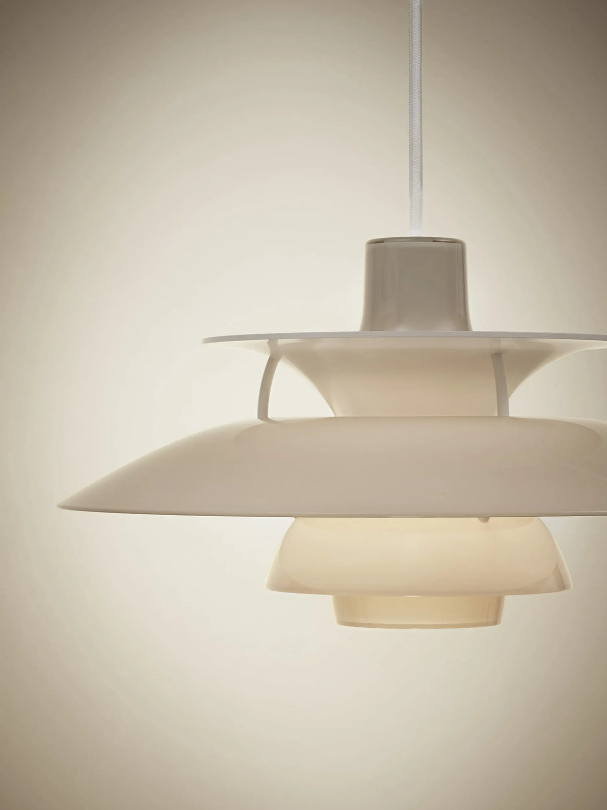 Louis Poulsen PH 5 320 Opal riippuvalaisin beige Louis Poulsen