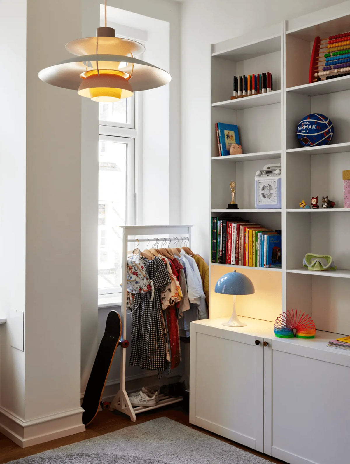 Louis Poulsen PH 5 Pastels riippuvalaisin osterinharmaa/sininen/roosa - Laatukaluste