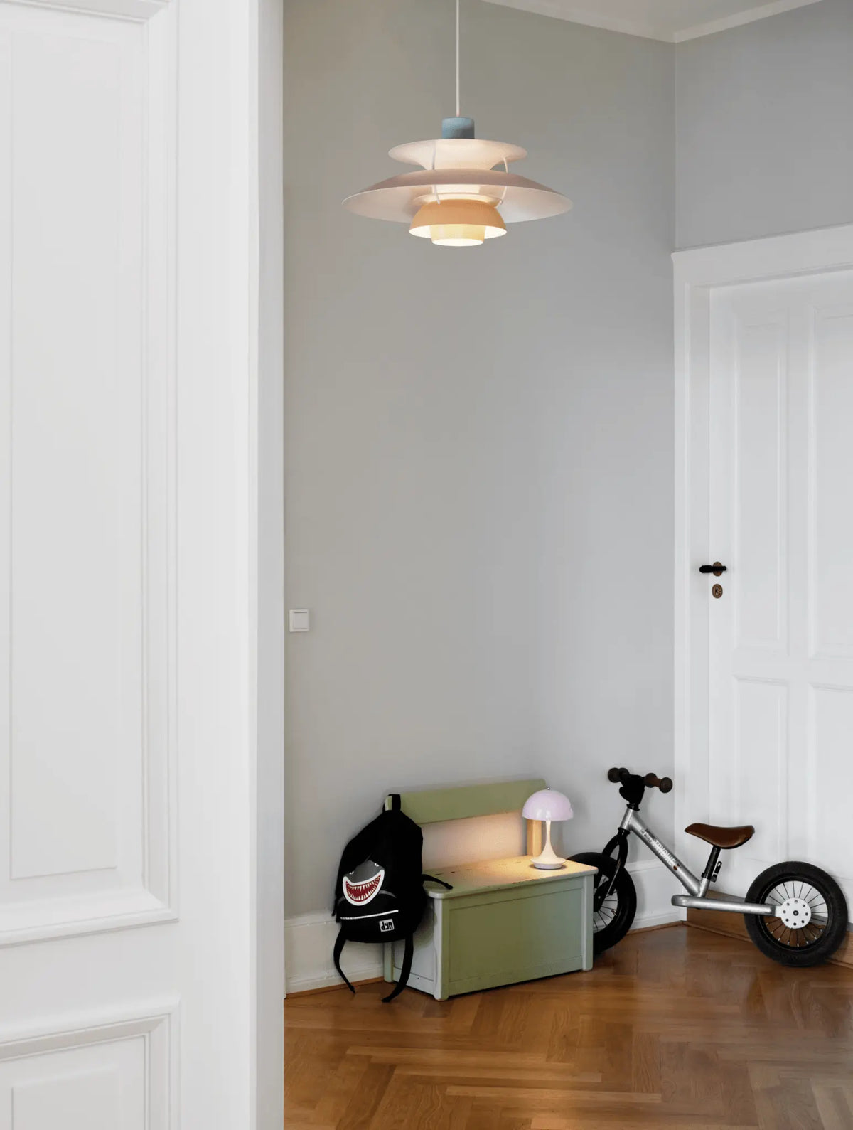 Louis Poulsen PH 5 Pastels riippuvalaisin osterinharmaa/sininen/roosa - Laatukaluste