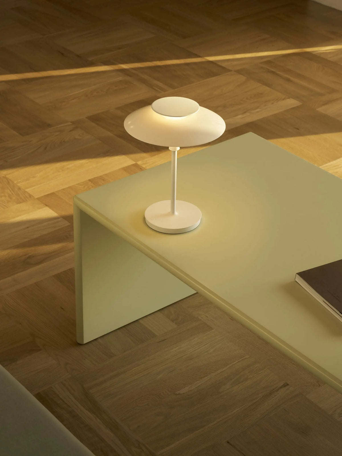 Louis Poulsen PH 80 Portable pöytävalaisin valkoinen Louis Poulsen