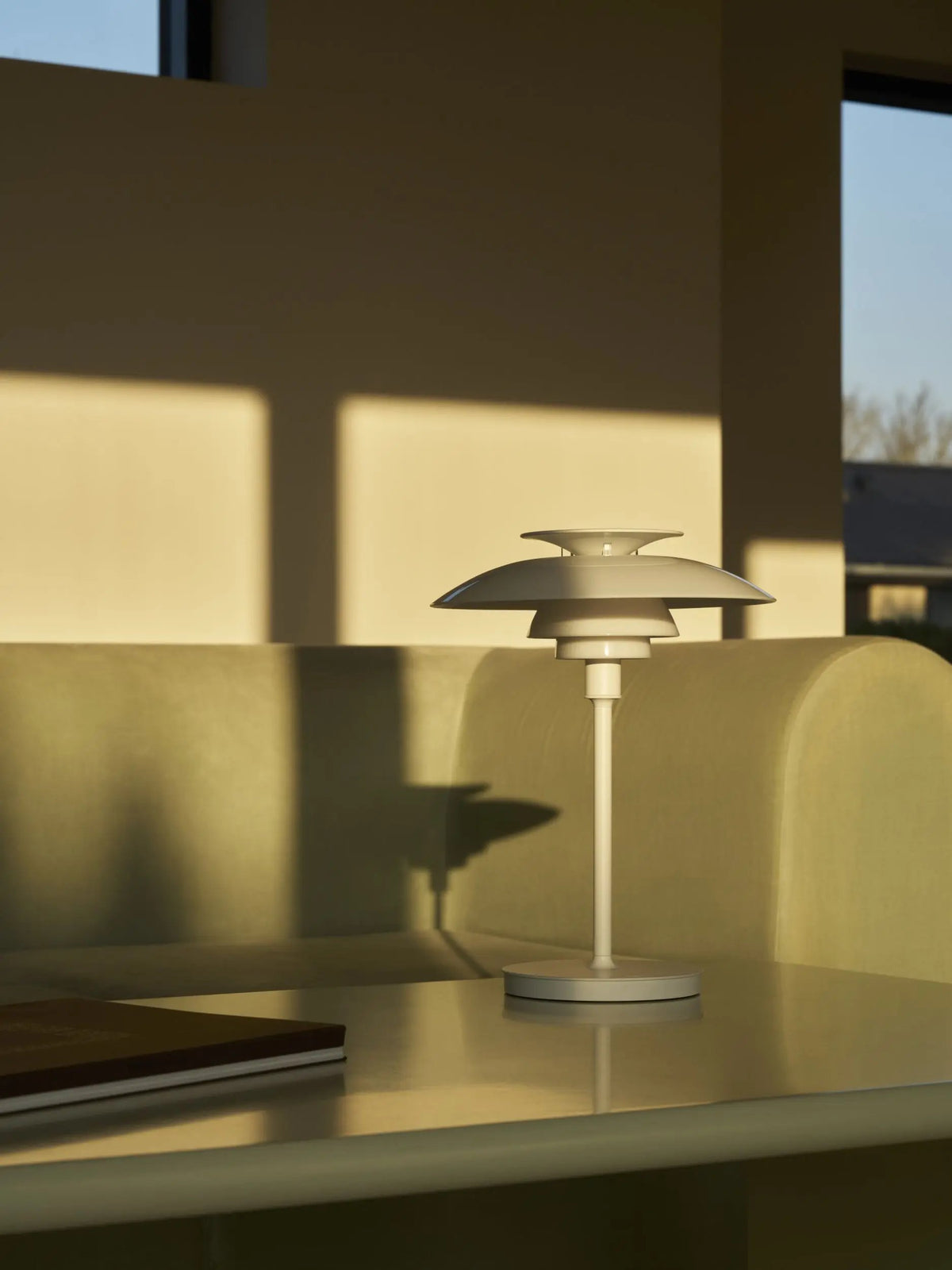 Louis Poulsen PH 80 Portable pöytävalaisin valkoinen Louis Poulsen