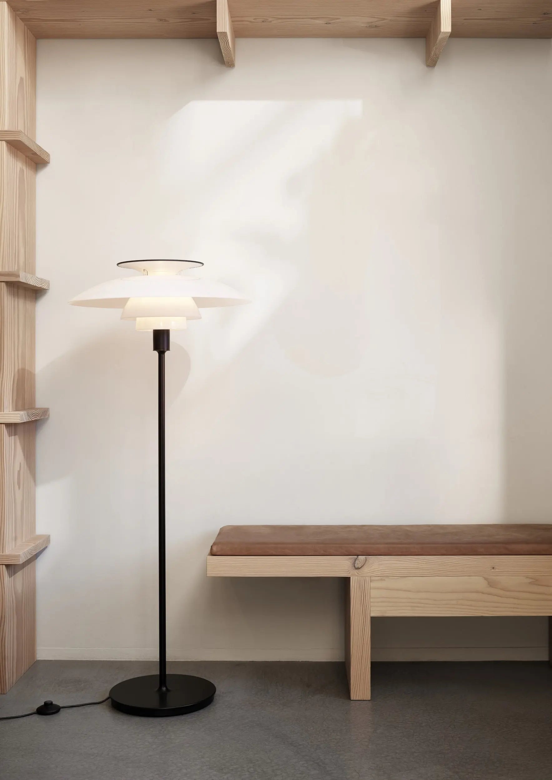 Louis Poulsen PH 80 lattiavalaisin valkoinen/musta Louis Poulsen