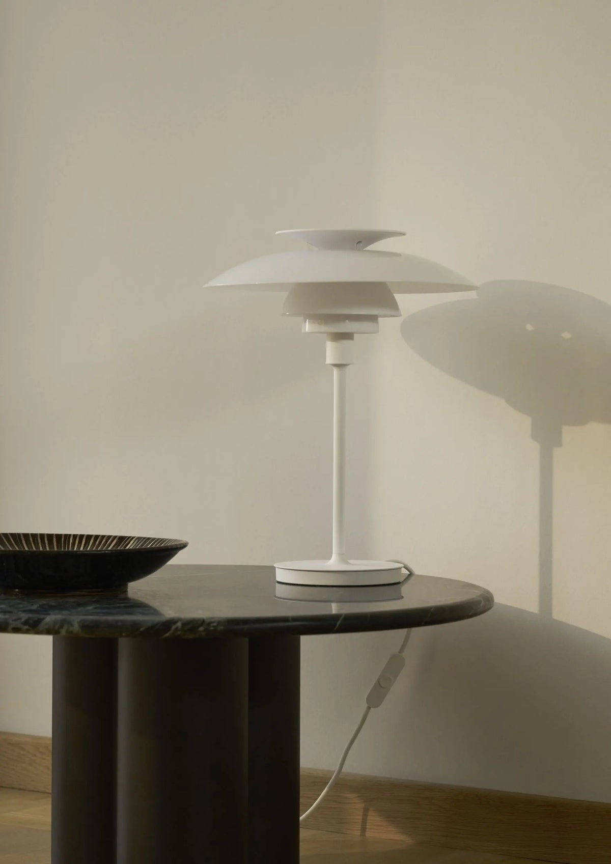 Louis Poulsen PH 80 pöytävalaisin valkoinen Louis Poulsen