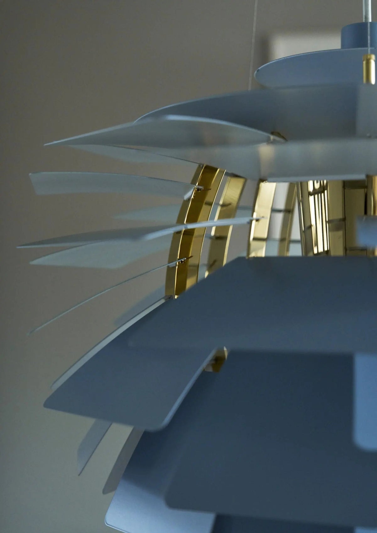 Louis Poulsen PH Artichoke Ø48 riippuvalaisin sininen/messinki Louis Poulsen