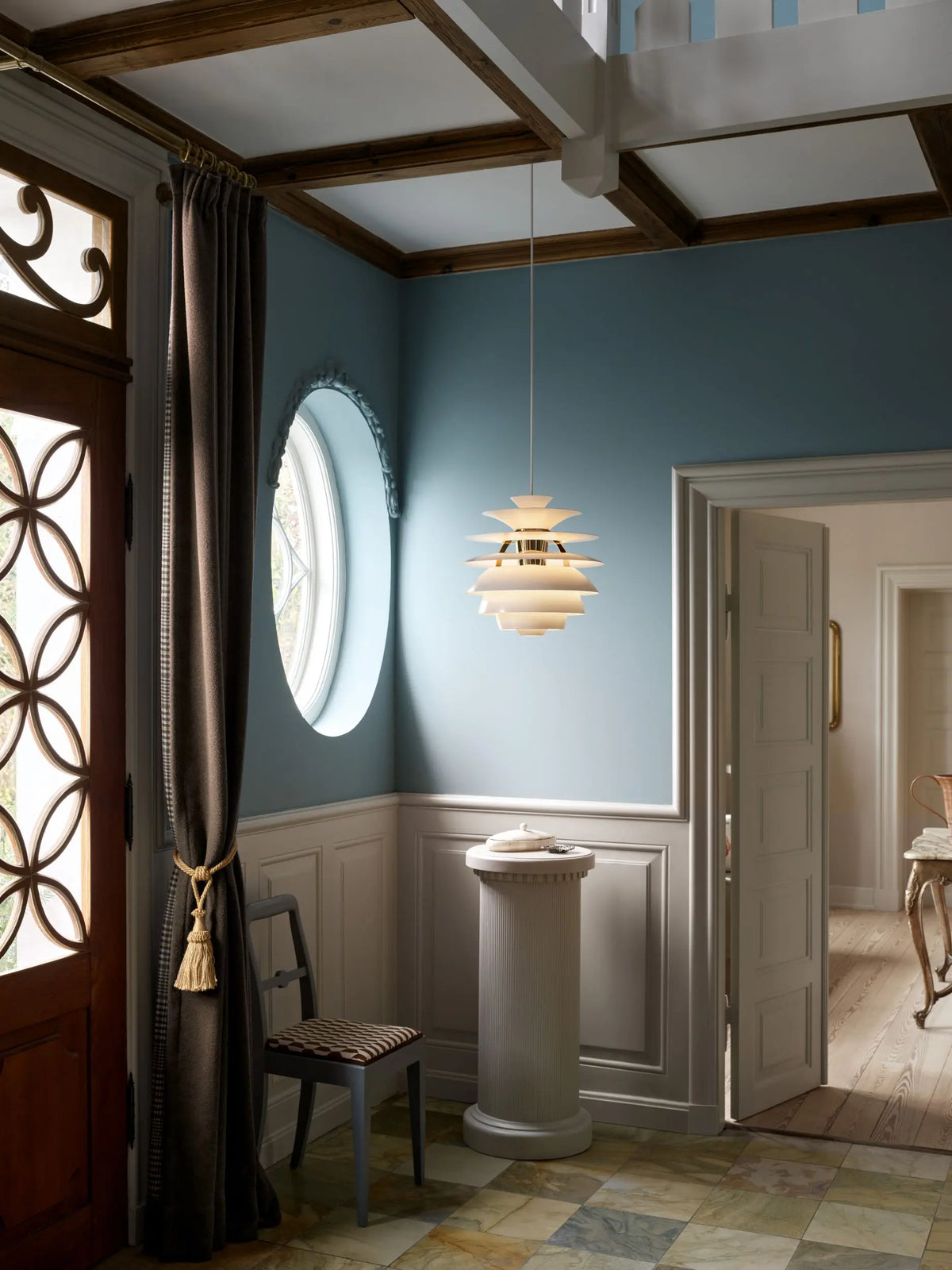 Louis Poulsen PH Snowball riippuvalaisin pehmeä valkoinen/messinki Louis Poulsen