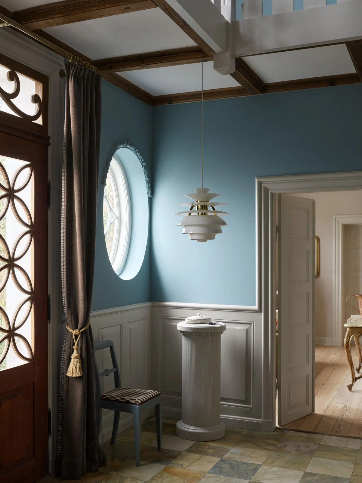 Louis Poulsen PH Snowball riippuvalaisin pehmeä valkoinen/messinki Louis Poulsen