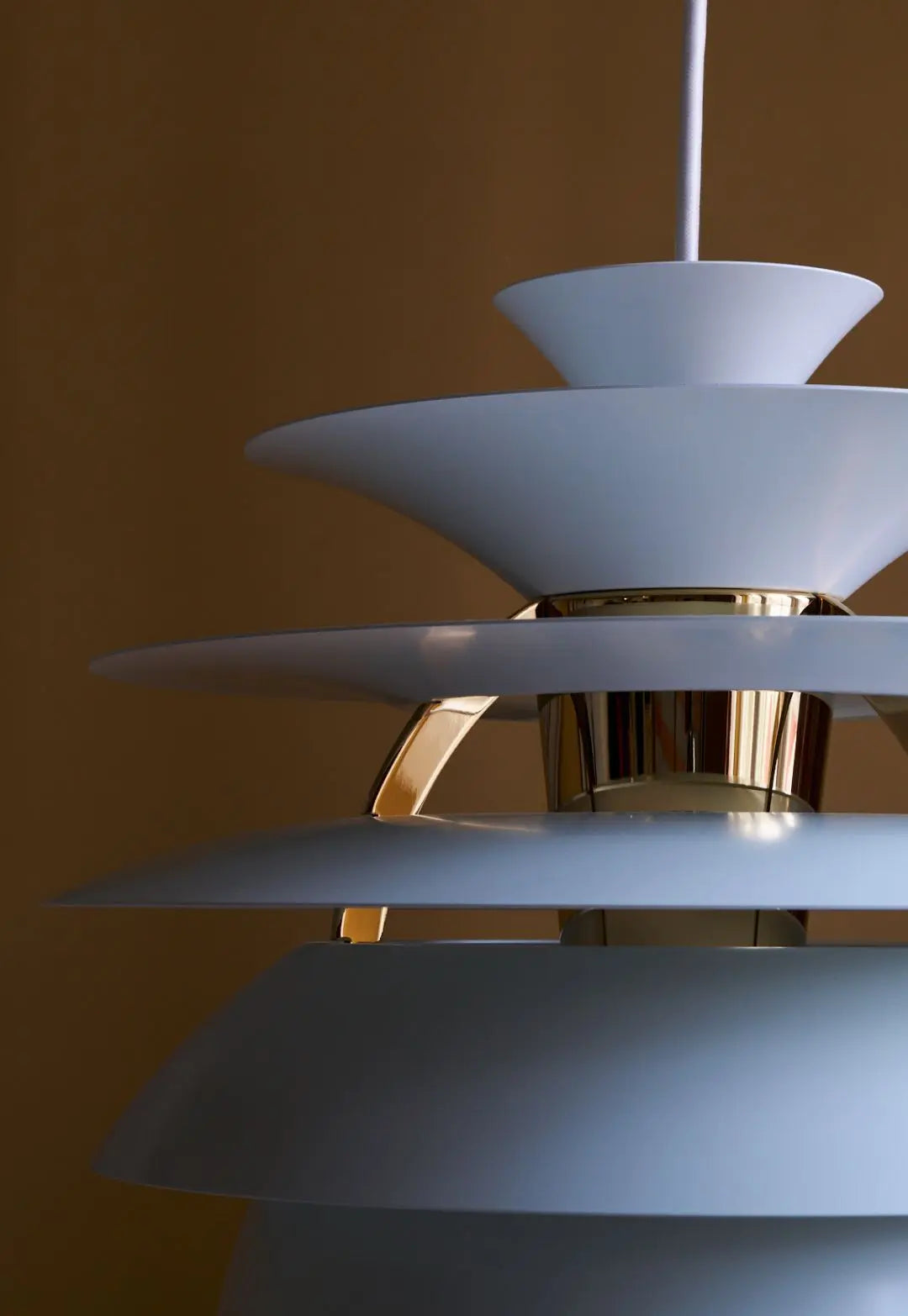 Louis Poulsen PH Snowball riippuvalaisin sininen/messinki Louis Poulsen