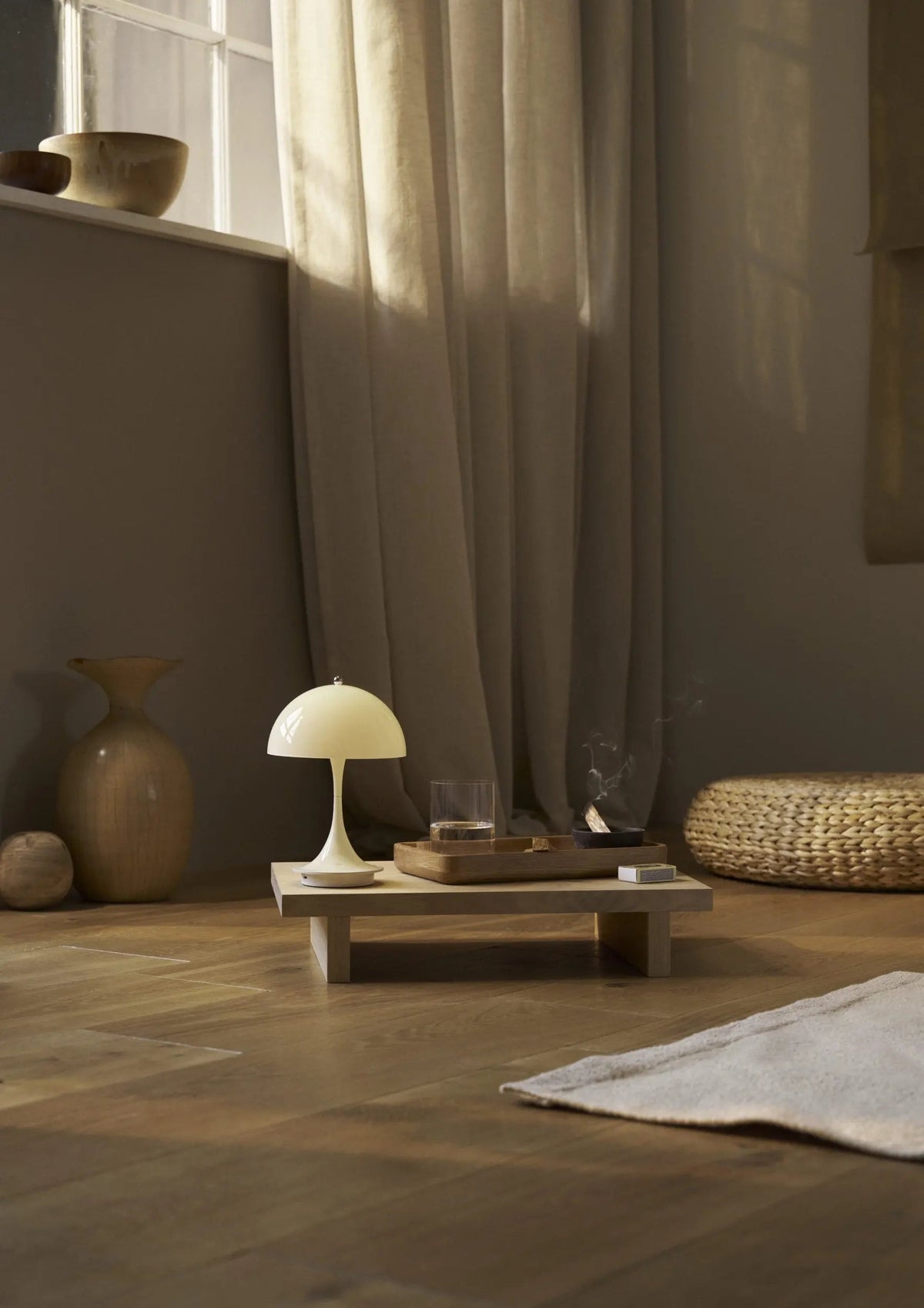 Louis Poulsen Panthella 160 Portable V3 pöytävalaisin beige Louis Poulsen