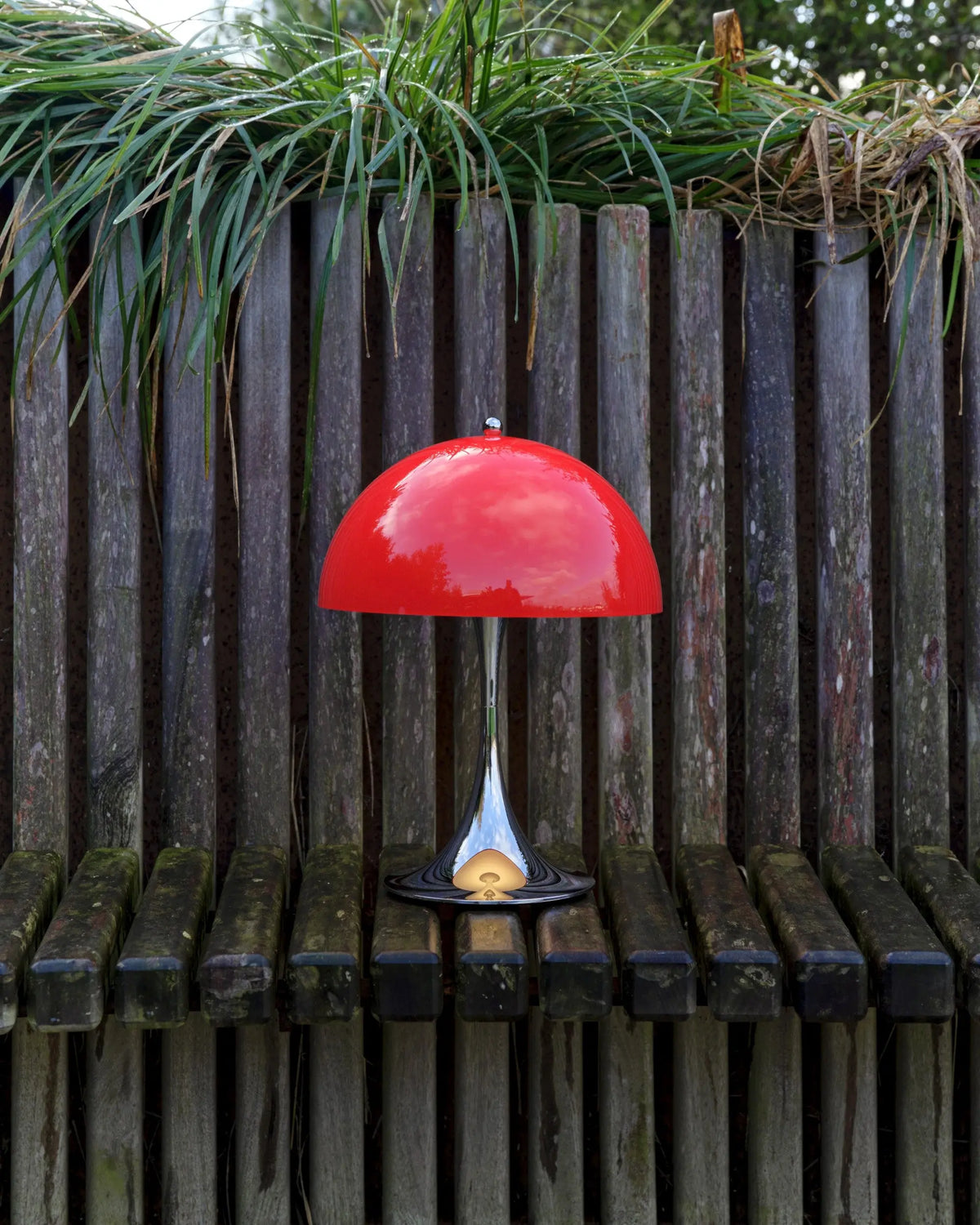 Louis Poulsen Panthella 250 Portable pöytävalaisin Original opal red Louis Poulsen