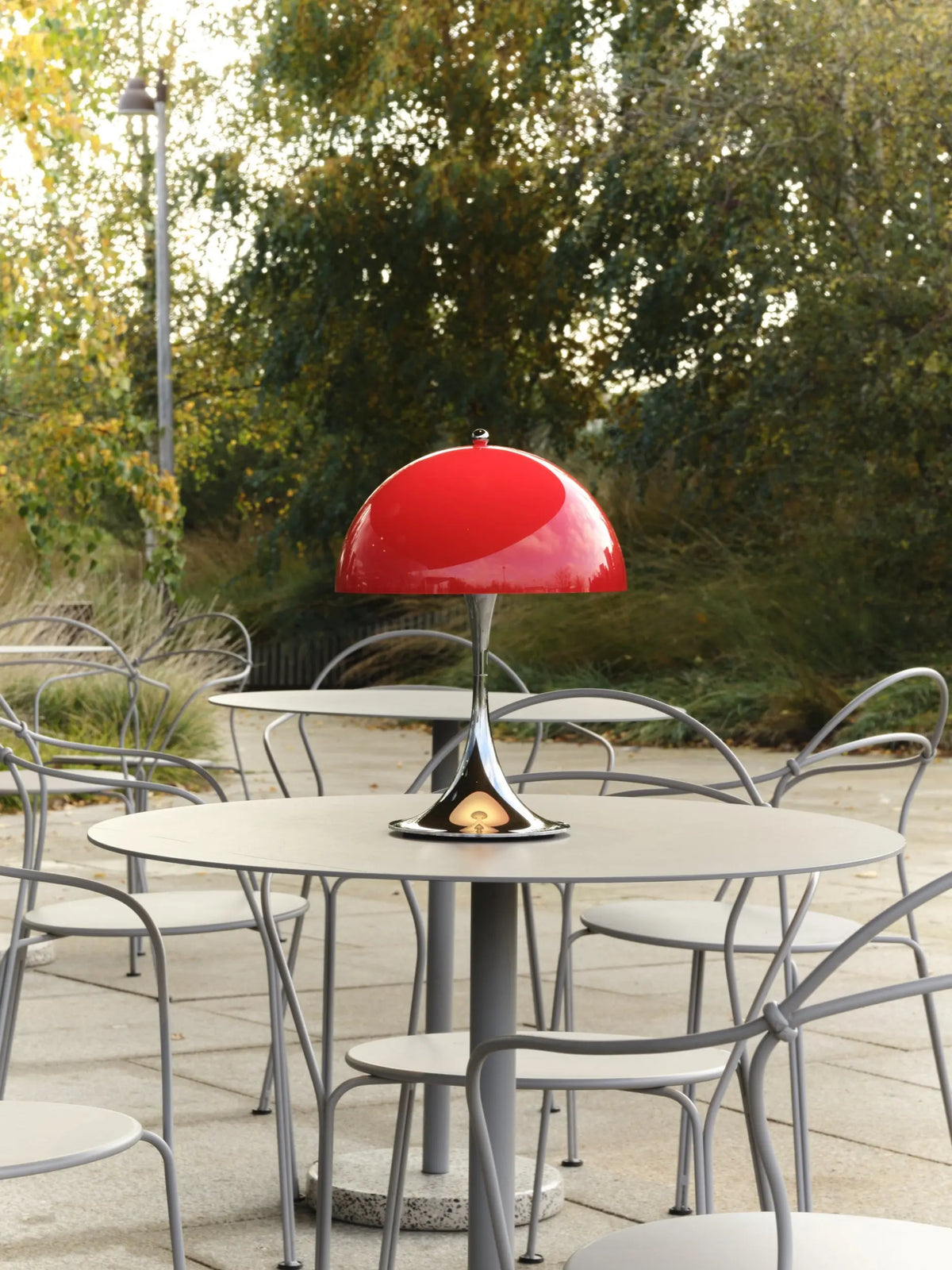 Louis Poulsen Panthella 250 Portable pöytävalaisin Original opal red Louis Poulsen