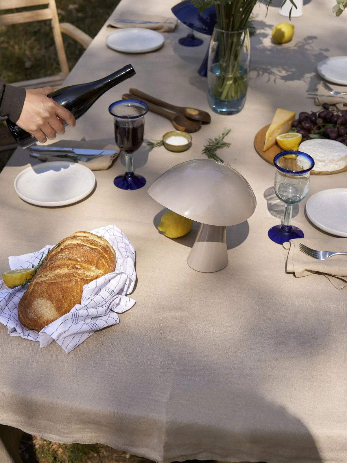 Louis Poulsen Rumee Portable pöytävalaisin harmaa Louis Poulsen