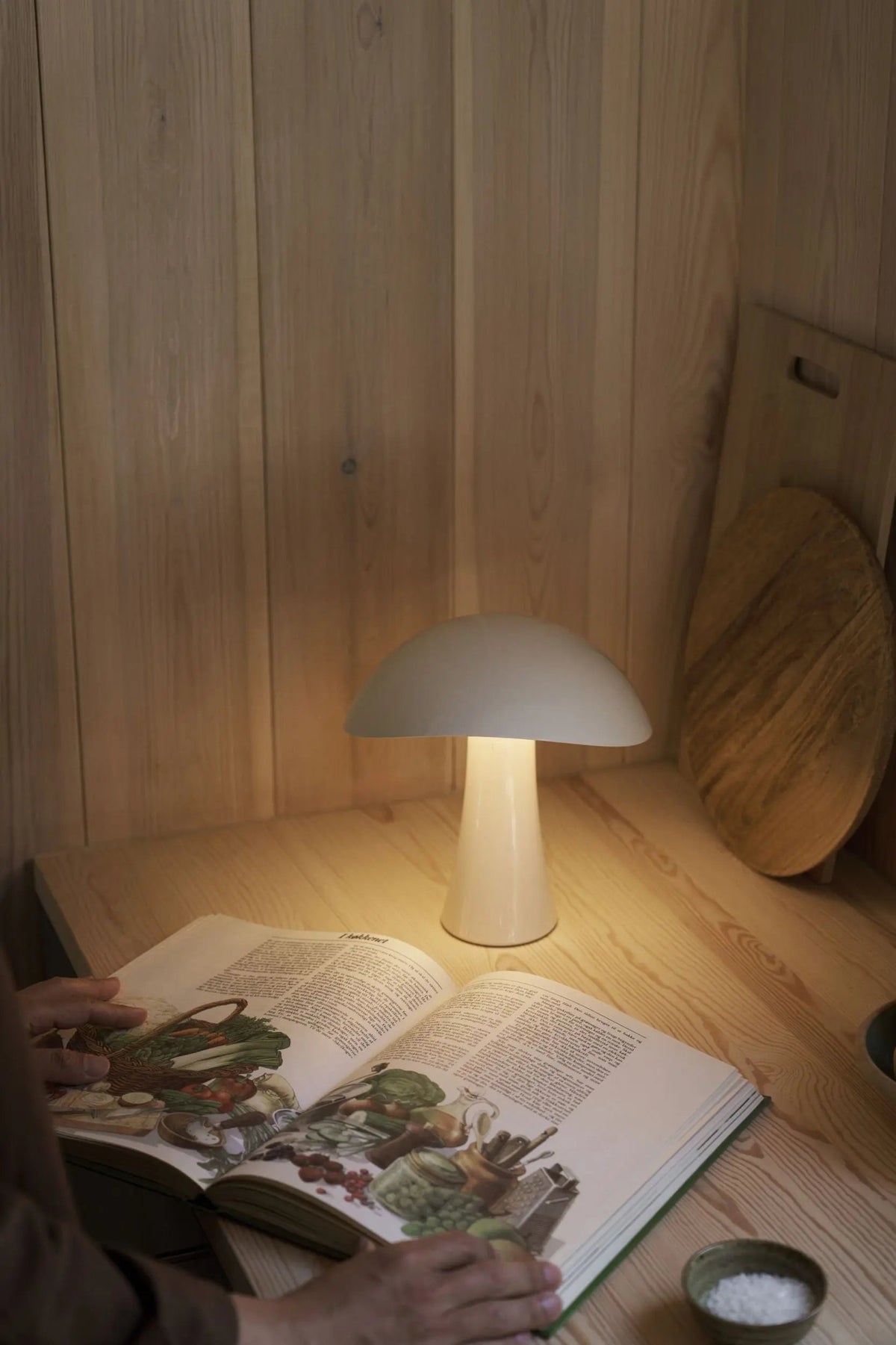 Louis Poulsen Rumee Portable pöytävalaisin valkoinen Louis Poulsen