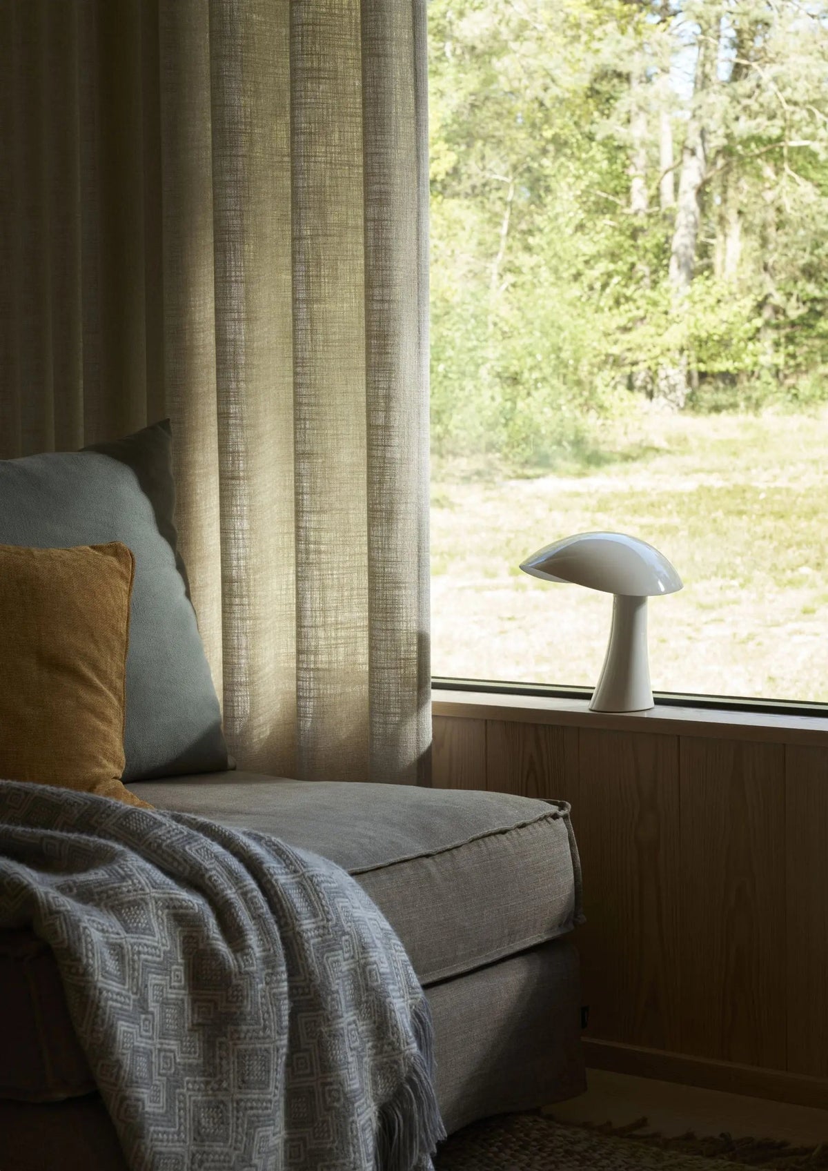 Louis Poulsen Rumee Portable pöytävalaisin valkoinen Louis Poulsen